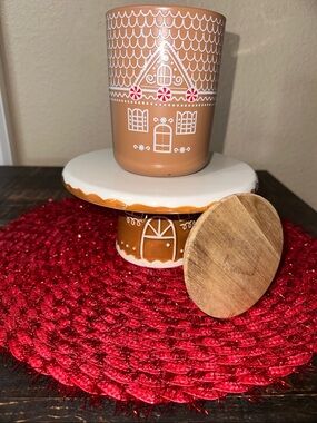 Gingerbread Ceramic Cake Stand & Gingerbread Candle